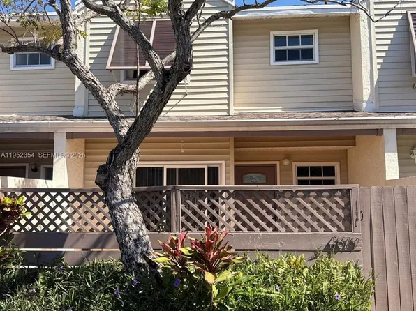 4879 N Hemingway Cir, Pompano Beach, FL 33063