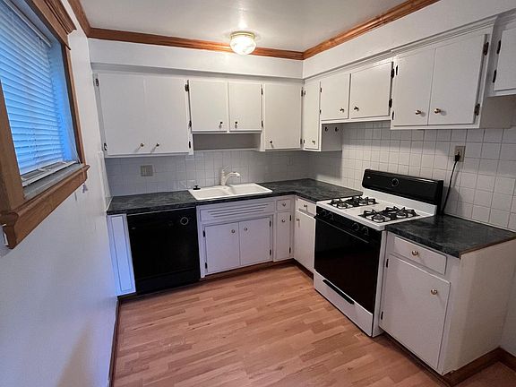 3rd image of 2784 Euclid Heights Blvd APT 1