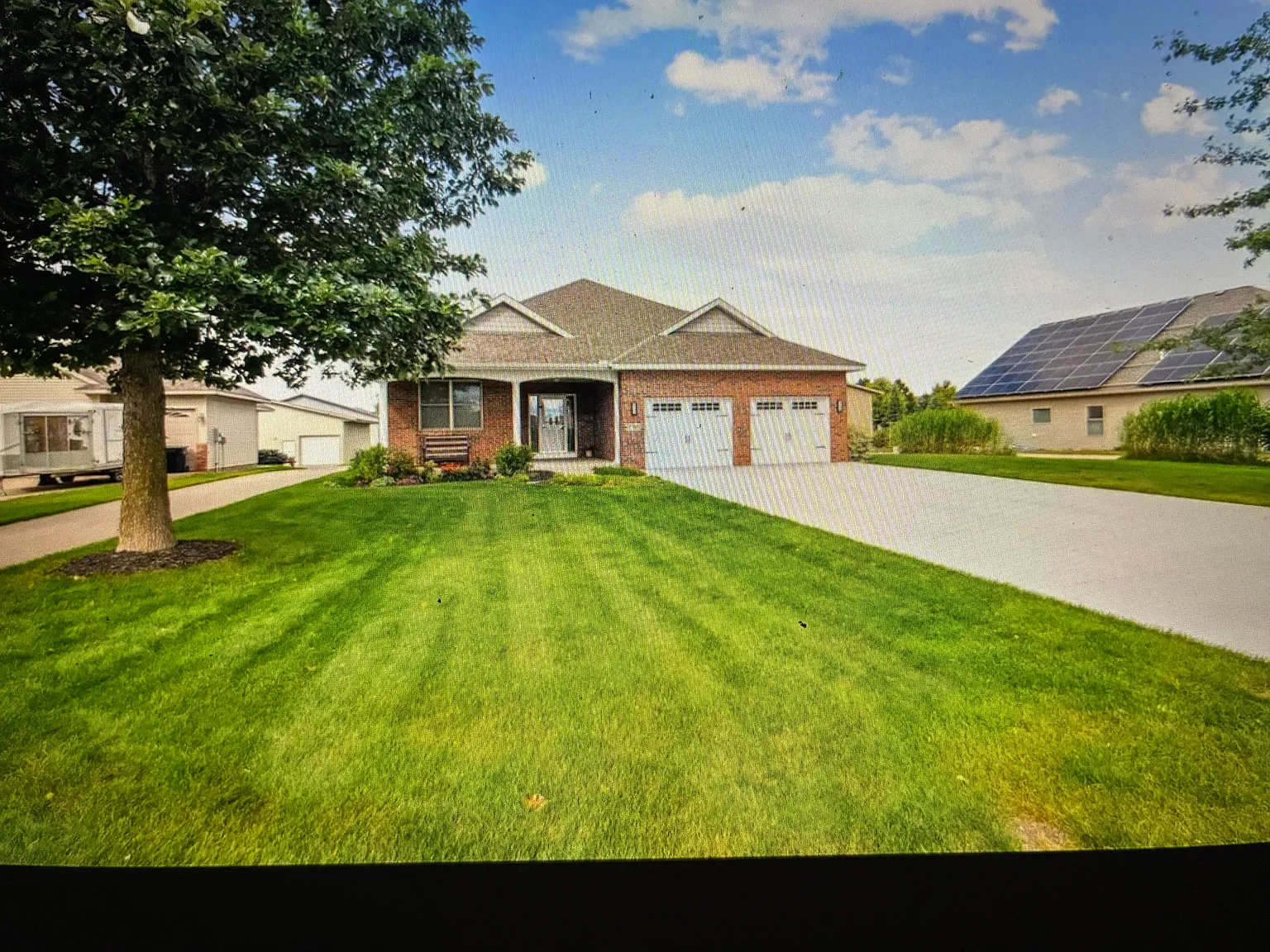 3 bed, 1873 sqft, $2,275 — Photo 2