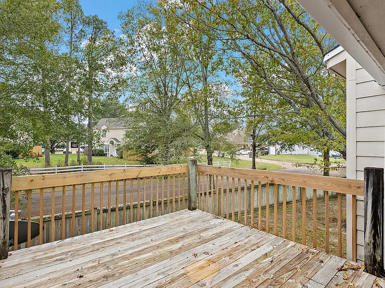 1013 Windrose Dr — Photo 17