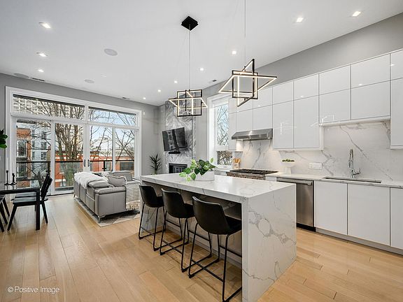 2nd image of 1513 W Thomas St #3