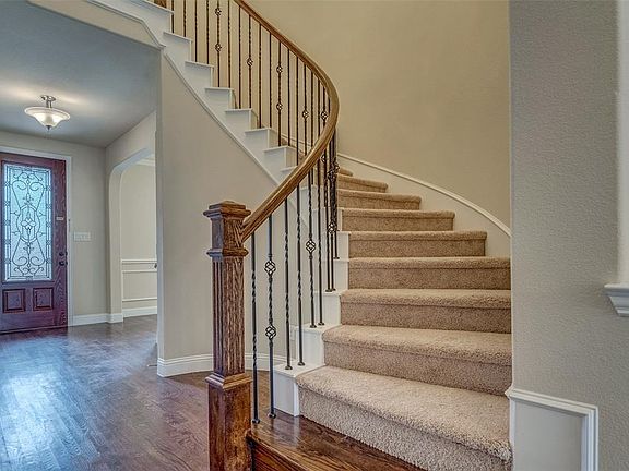 2nd image of 2536 Fountain Gate Dr