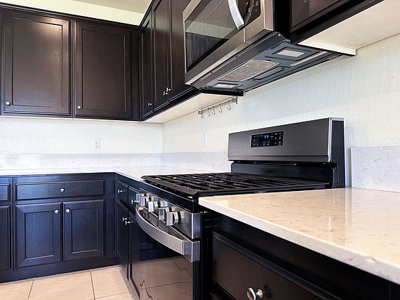 4th image of 2222 N Chateau Way