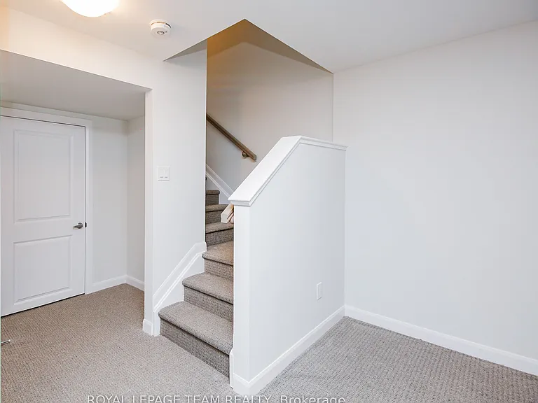 645 Hamsa St — Photo 38