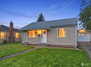 3042 Field St, Longview, WA 98632