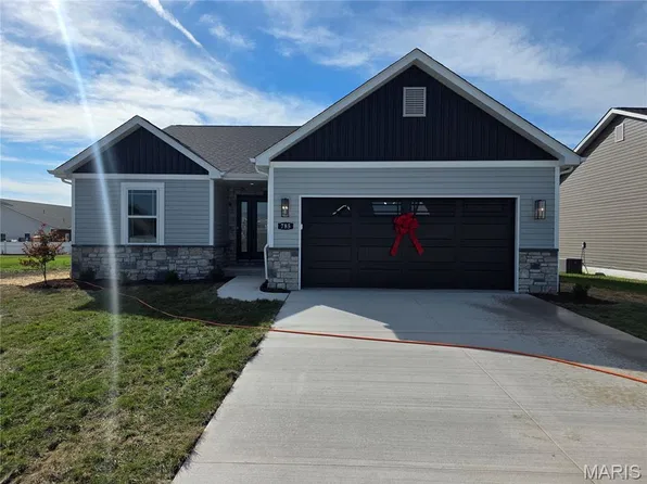 785 Topaz Ct, Mascoutah, IL 62258