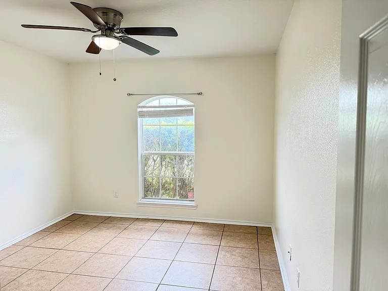 2602 Bigleaf Dr — Photo 9