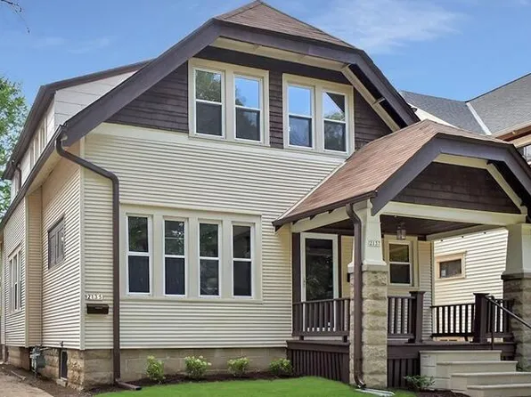 2137 N 62nd St, Wauwatosa, WI 53213