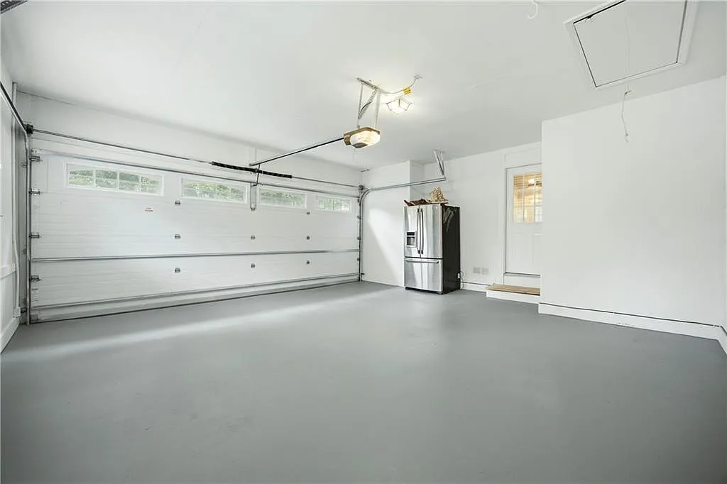 5 bed, 3.5 bath, 3500 sqft, $8,500 — Photo 3