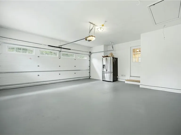 2220 Spring Mill Cv — Photo 3