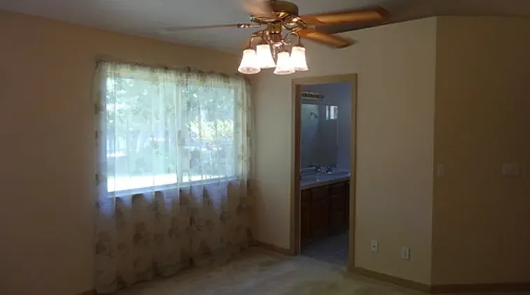 3 bed, 1353 sqft, $3,995 — Photo 4