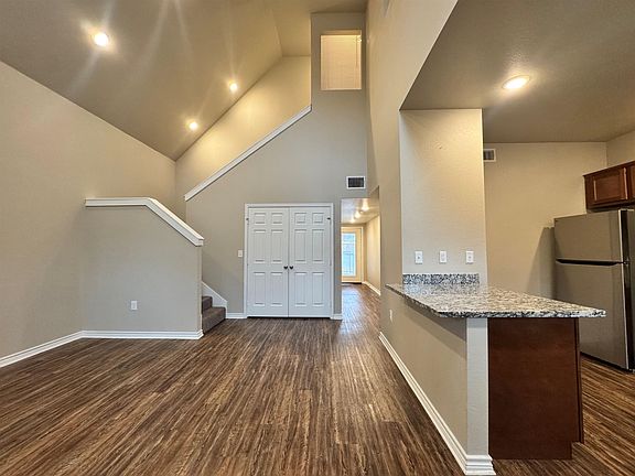 3rd image of 305 Maple Ave