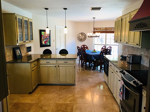 4th image of 708 Meadowlark Ln