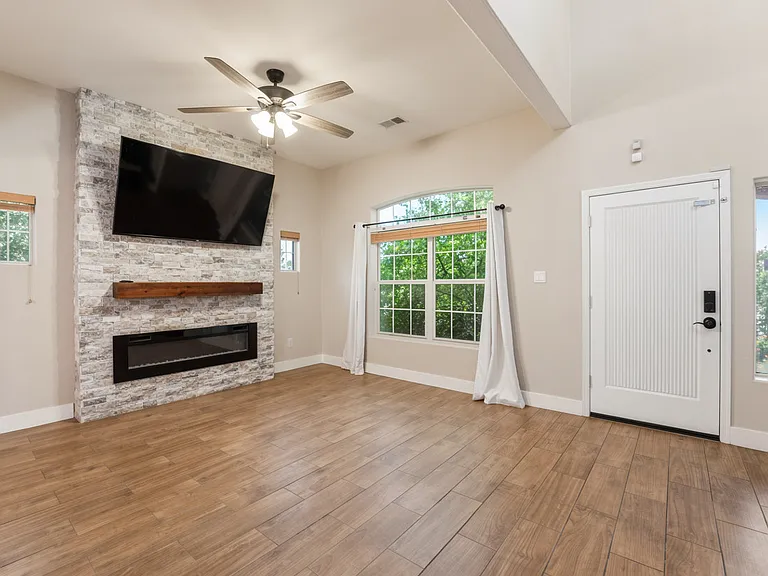 3446 E Fairview St — Photo 5