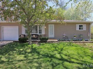 416 Crestlawn Dr, Washington, IL 61571