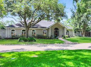 3 Bayou Bend Dr, Beaumont, TX 77706