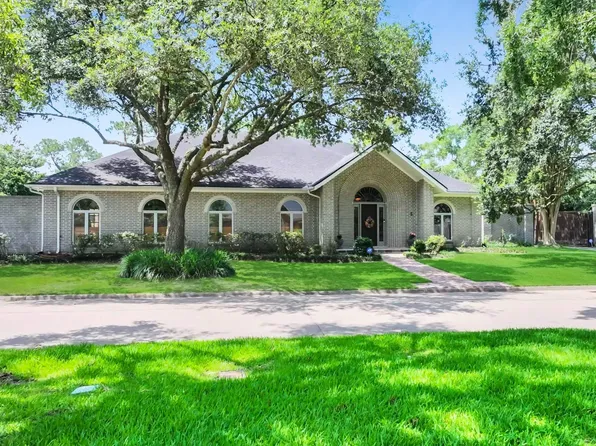 3 Bayou Bend Dr, Beaumont, TX 77706
