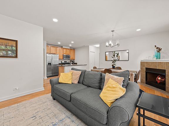 4th image of 2238 W Maypole Ave Unit 101