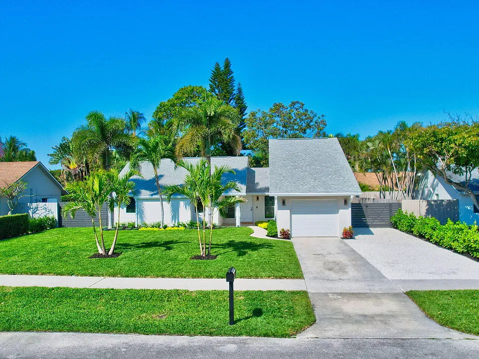 2918 Cormorant Rd