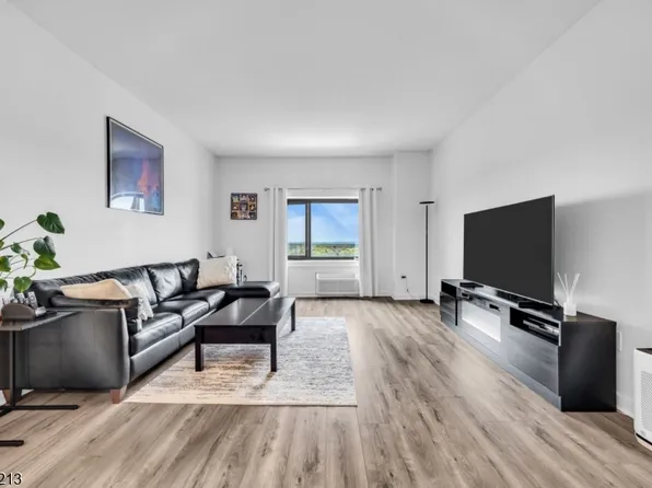 1 Carriage City Plz #1620, Rahway City, NJ 07065