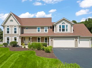 26W050 Macarthur Ave, Carol Stream, IL 60188