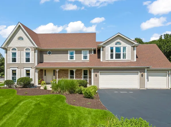26W050 Macarthur Ave, Carol Stream, IL 60188