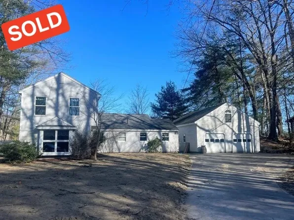 77 Peninsula Dr, Lunenburg, MA 01462