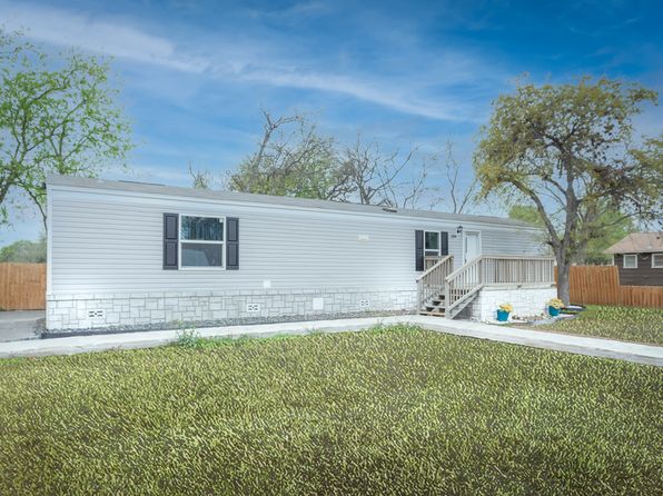 2204 Avenue K, Hondo, TX 78861
