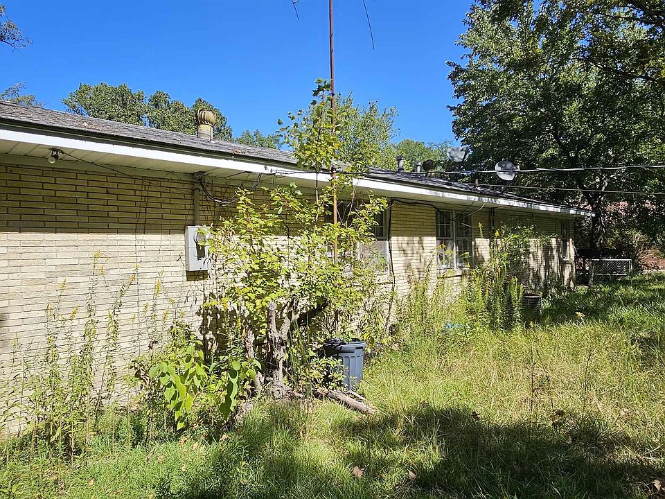 2nd image of 2923 Edgewood Dr