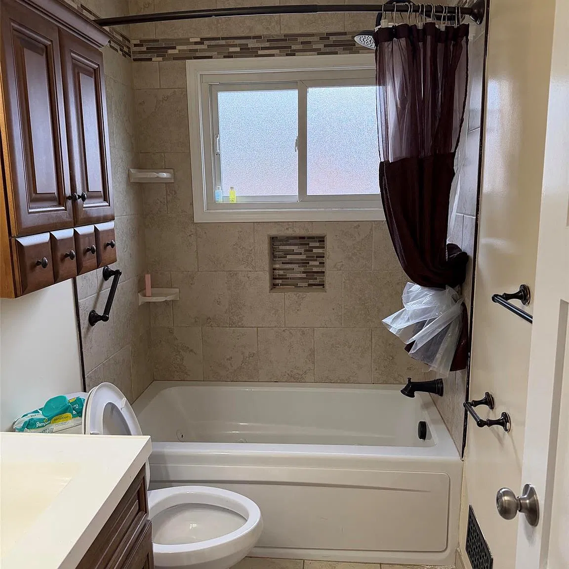 3 bed, 2.0 bath, 999 sqft, $1,800 — Photo 3