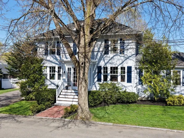 3 Devereux Ter, Marblehead, MA 01945