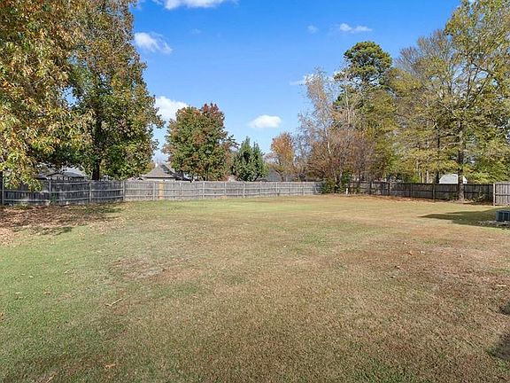 4th image of 6404 N Park Rd