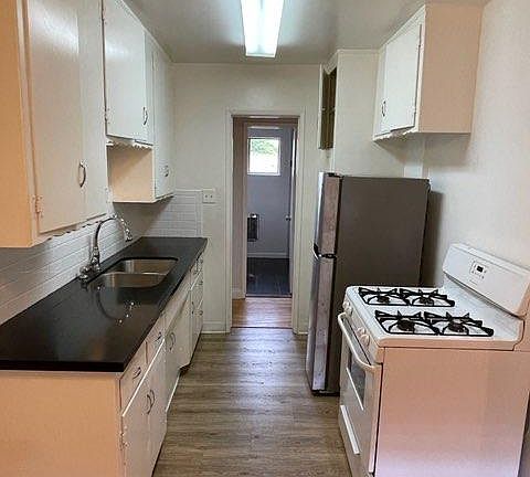 2nd image of 279 Temple Ave