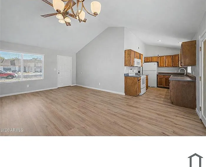 1118 E Utopia Rd — Photo 2