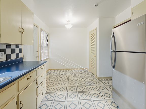 4th image of 610 E 54th St