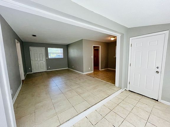 3rd image of 5086 Fredericksburg Ave