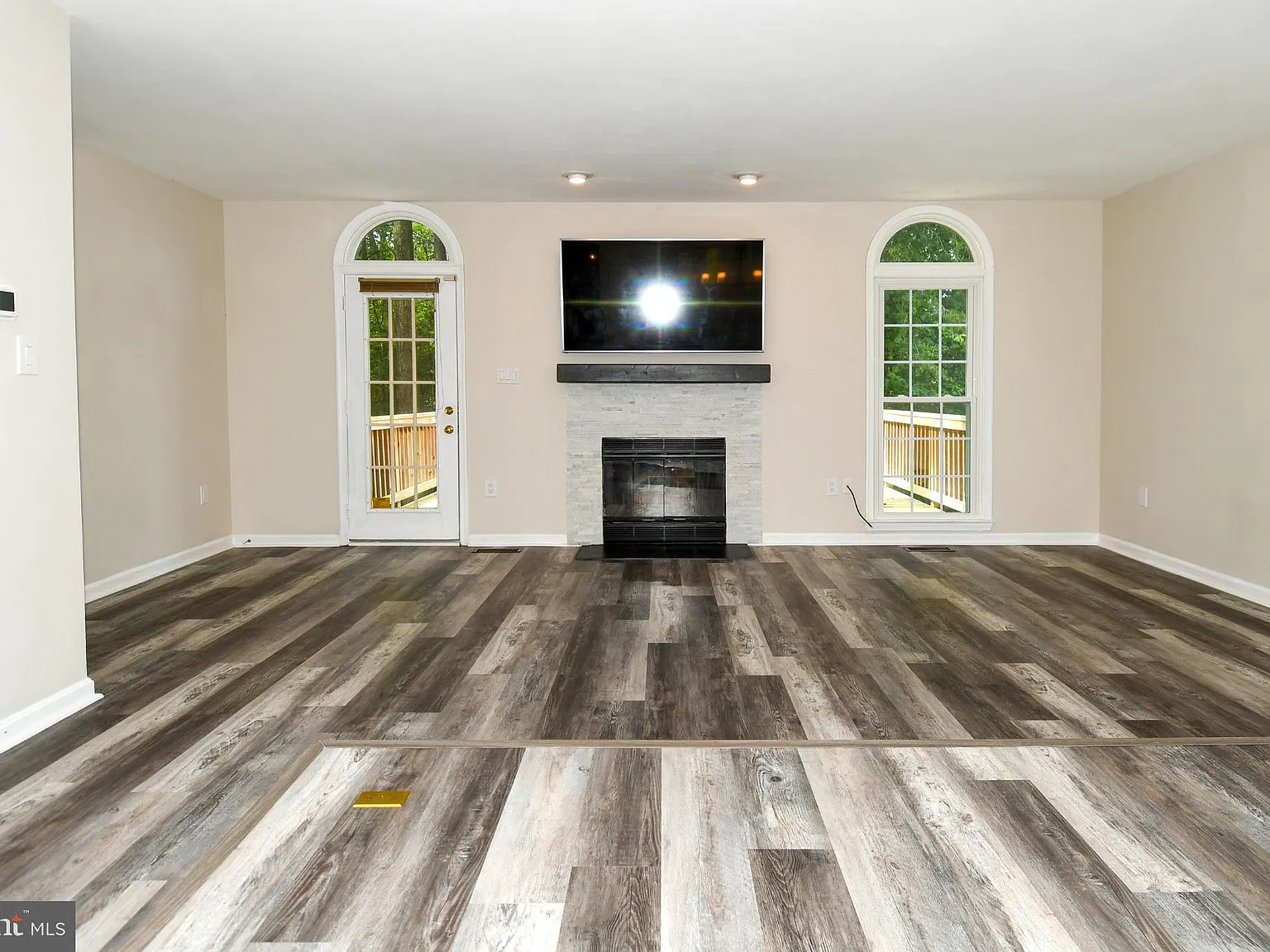 3 bed, 4.0 bath, 1882 sqft, $3,700 — Photo 3