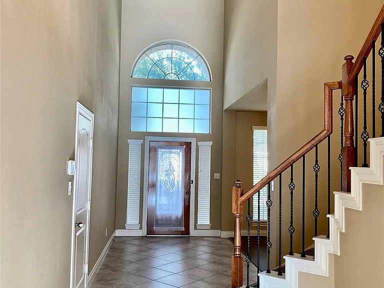 25503 Lockspur Dr — Photo 2