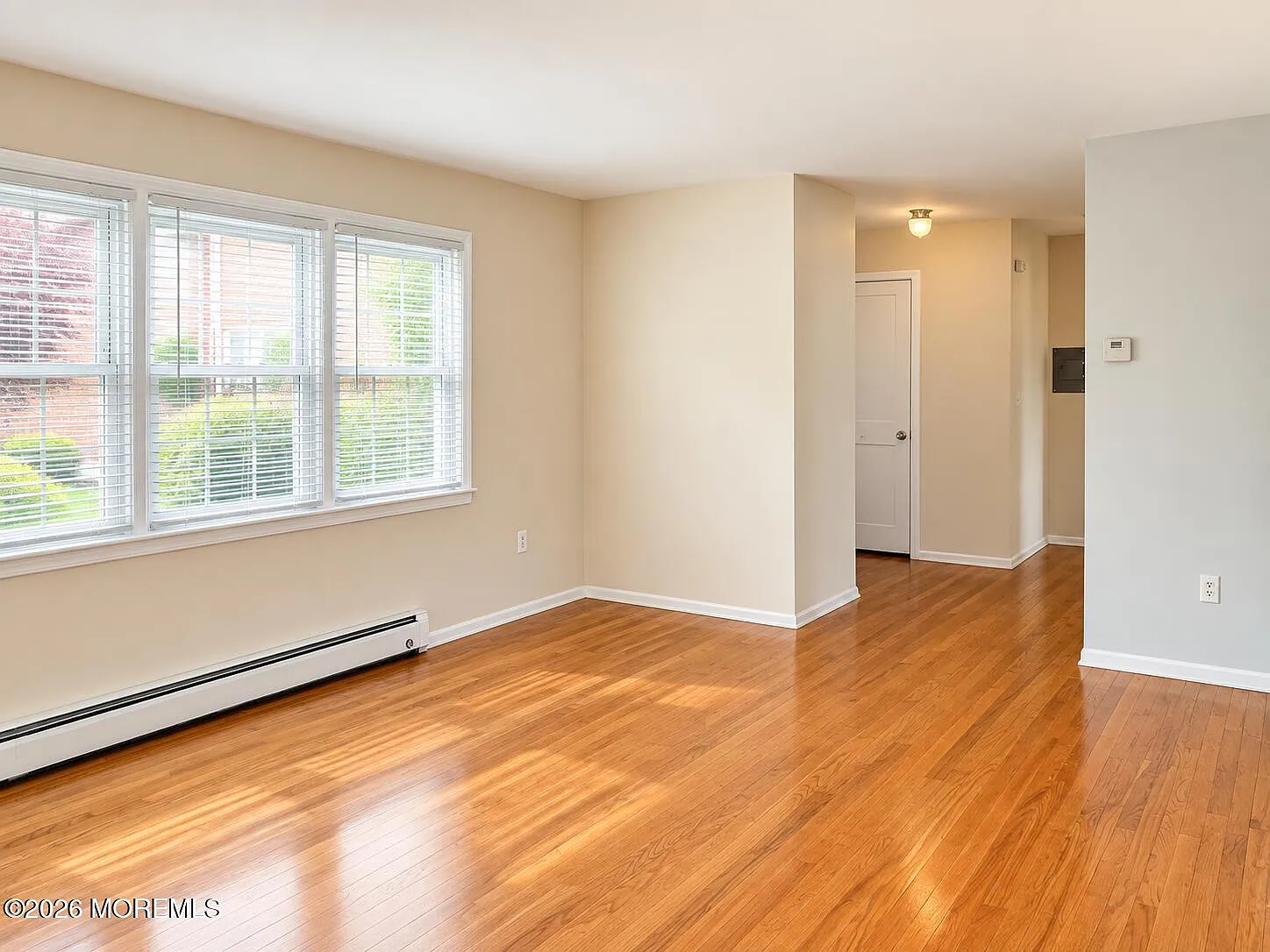1 bed, 842 sqft, $2,300 — Photo 3