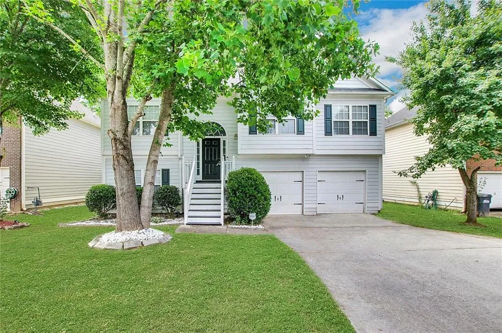 4 bed, 3.0 bath, 2202 sqft, $2,495 — Photo 1