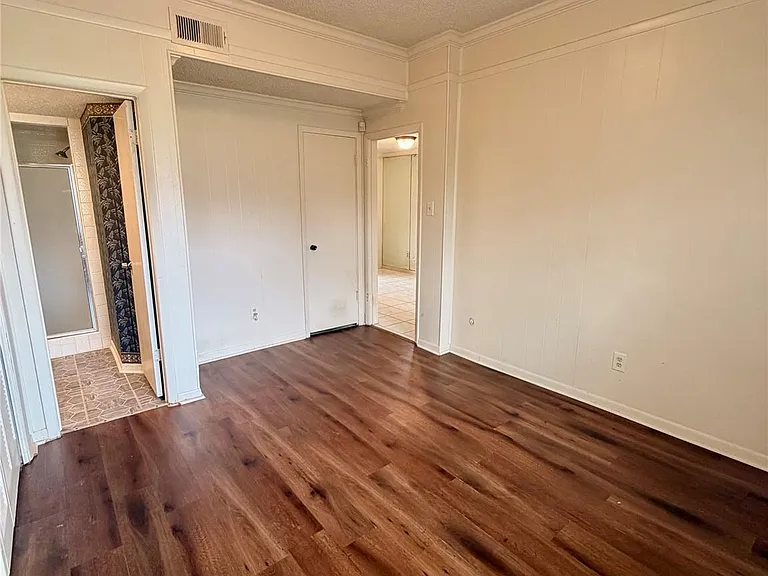 7700 Creekbend Dr #1 — Photo 11