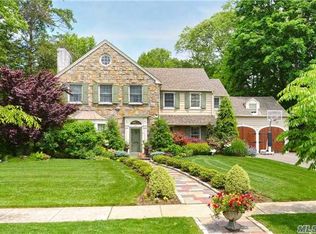 69 Roxen Rd, Rockville Centre, NY 11570