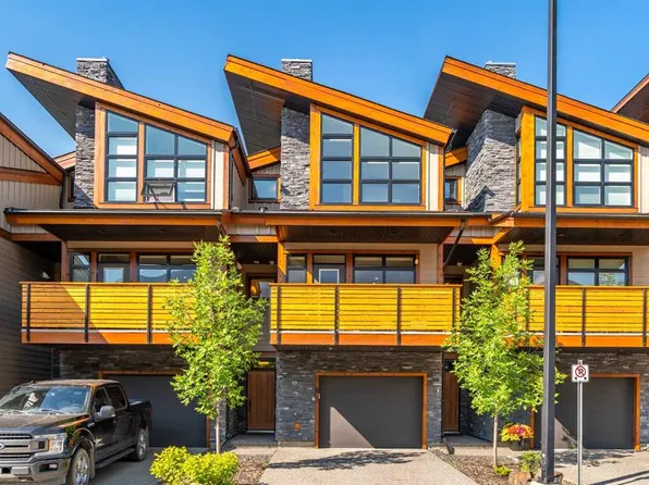 407 E Riva Pl, Canmore, AB T1W 3L4