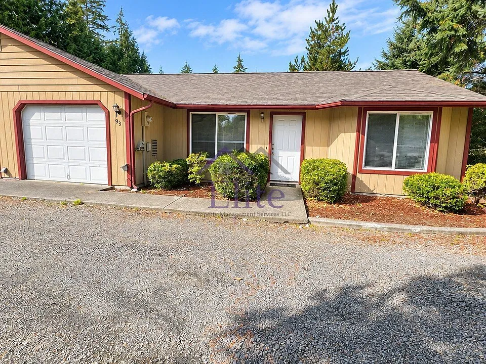 93 E Pine Park Ln