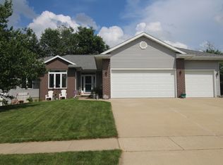 806 E Terrace Dr, Center Point, IA 52213