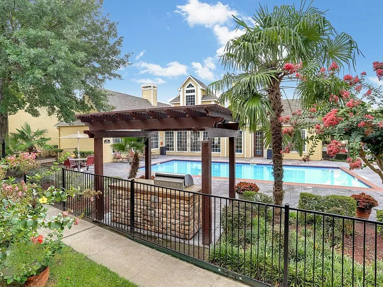 Legacy at Westchase — Photo 1