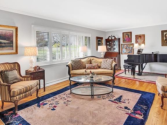 5th image of 3529 Macarthur Dr