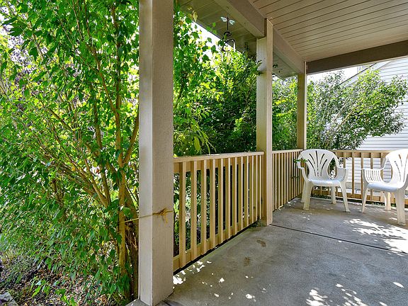 4th image of 423 Grandlin Park Dr