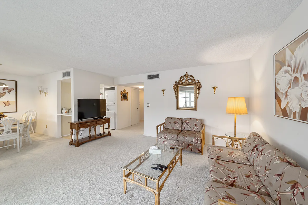 Building Photo - 557 Midway #B