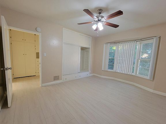 3rd image of 416 S Ivy Ave APT 3